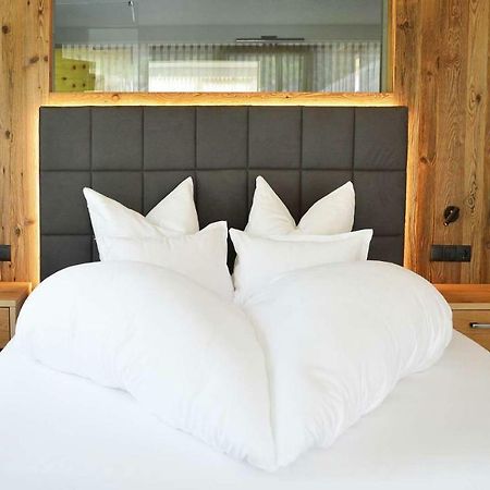 Hotel Trenker Braies  Exterior photo