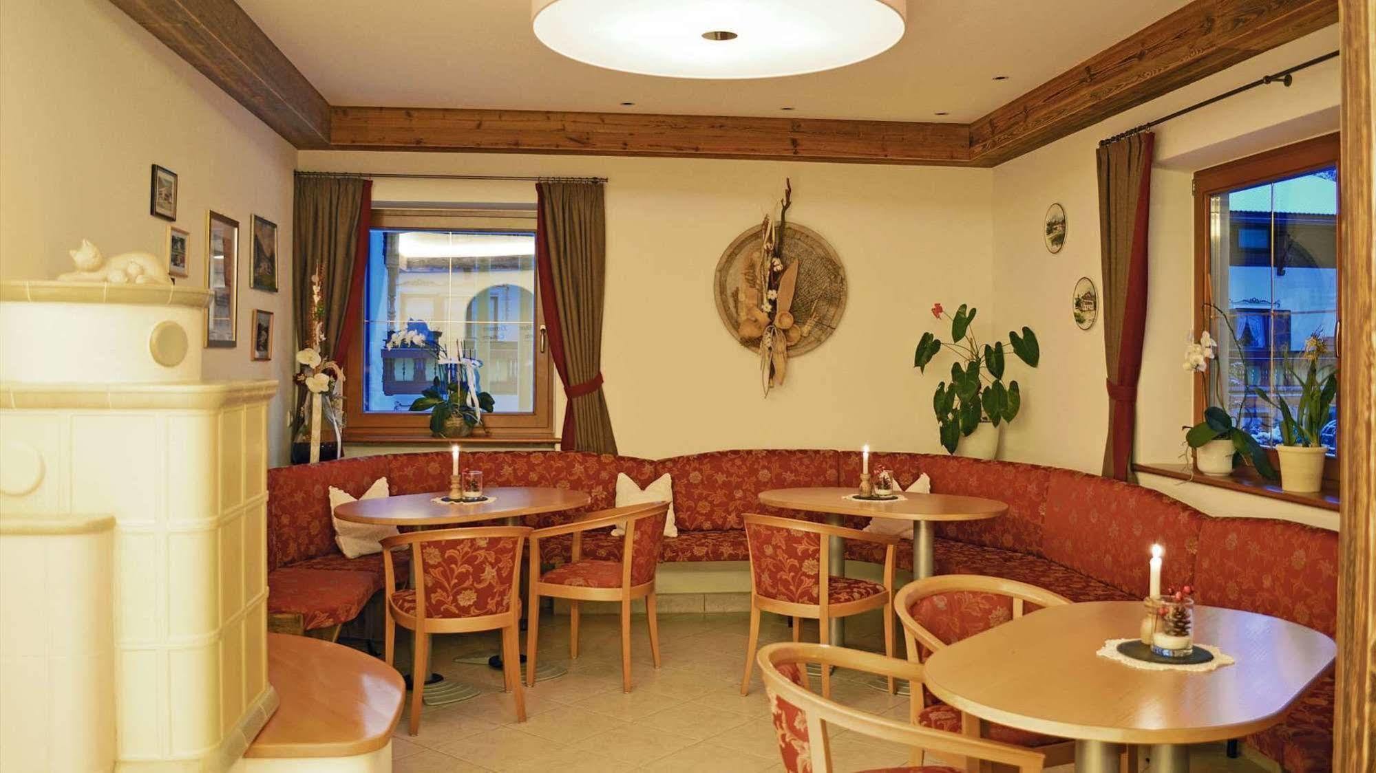 Hotel Trenker Braies  Exterior photo