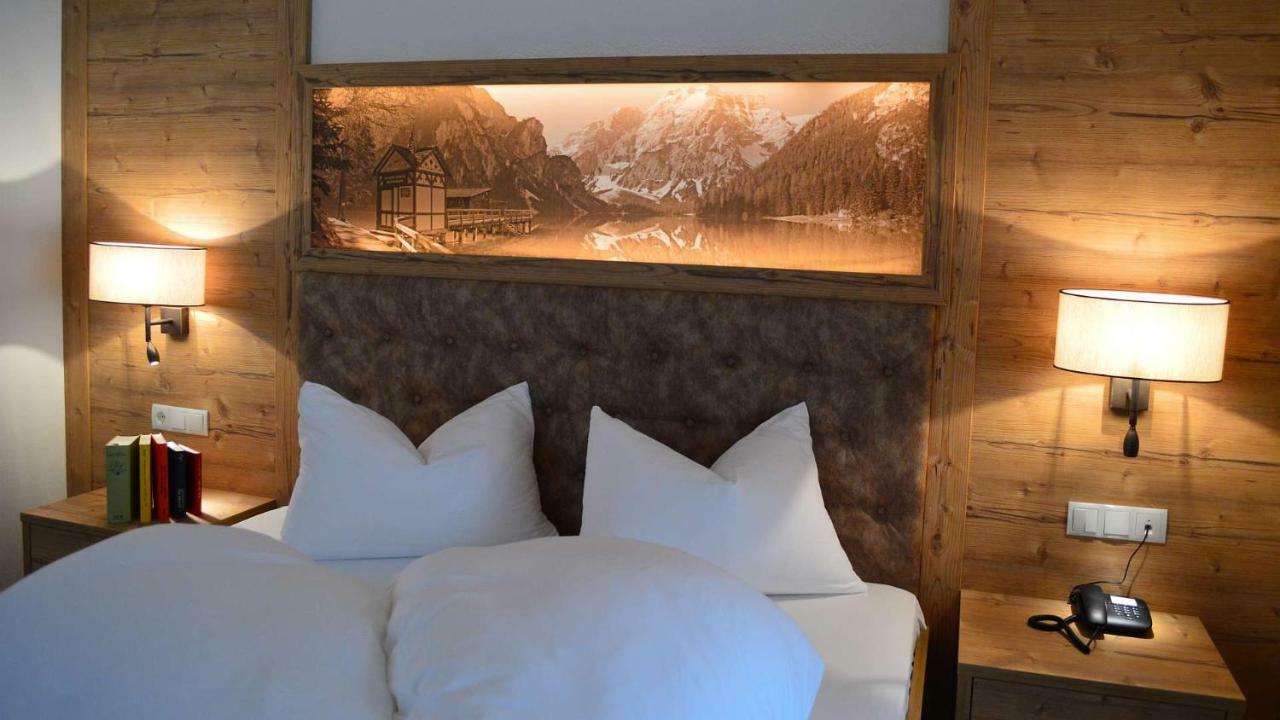 Hotel Trenker Braies  Exterior photo