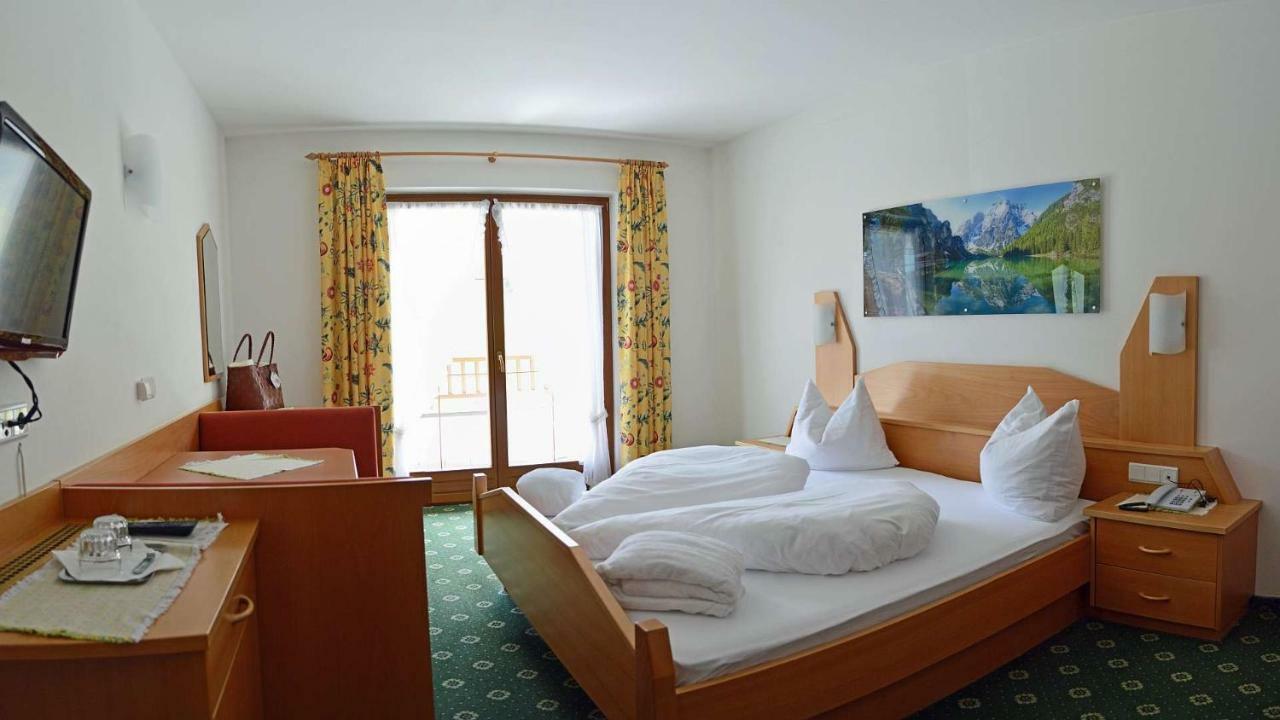 Hotel Trenker Braies  Exterior photo