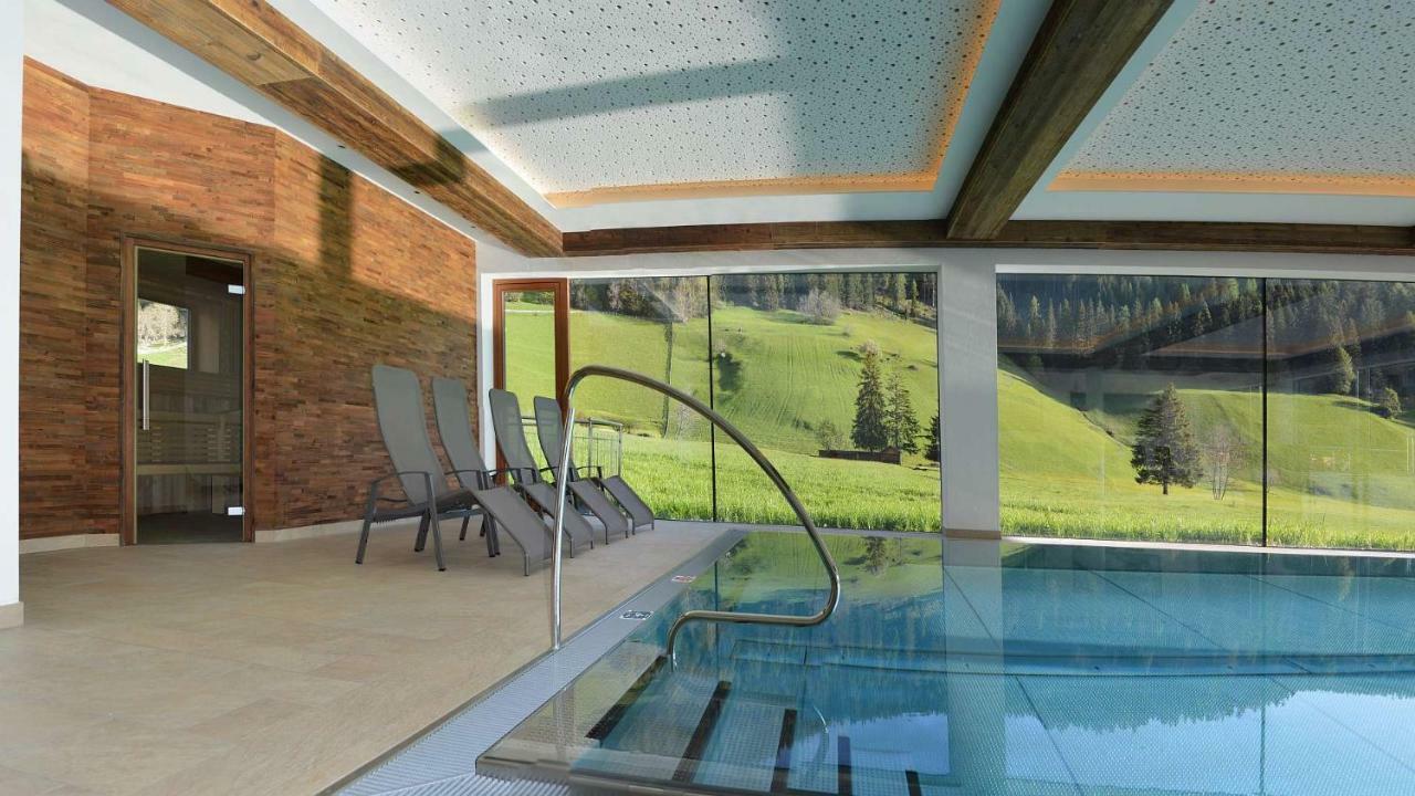 Hotel Trenker Braies  Exterior photo