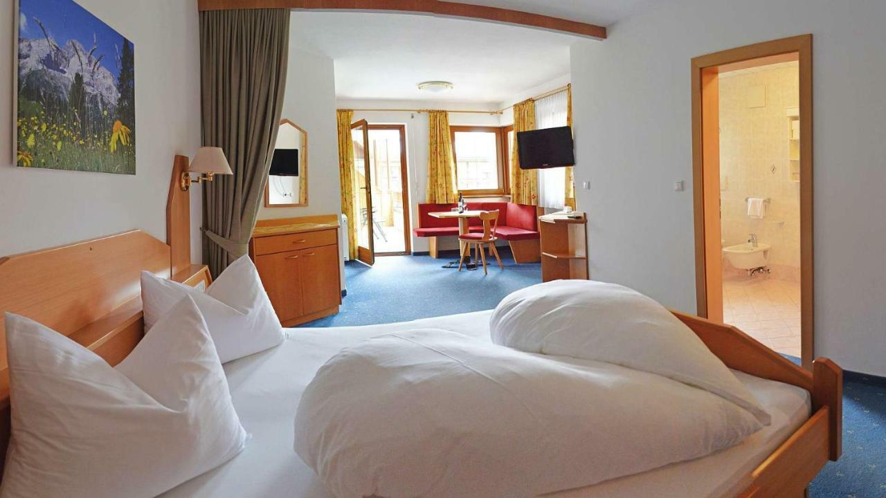 Hotel Trenker Braies  Exterior photo