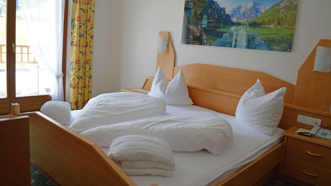 Hotel Trenker Braies  Exterior photo