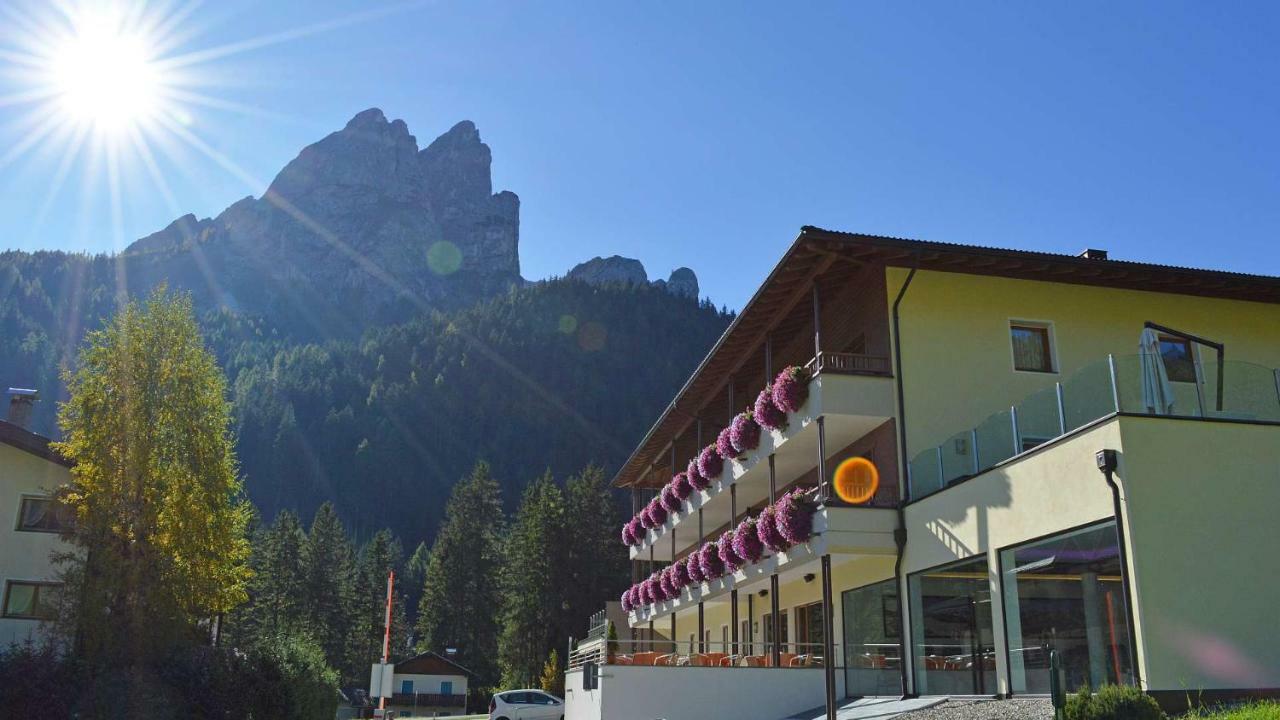Hotel Trenker Braies  Exterior photo