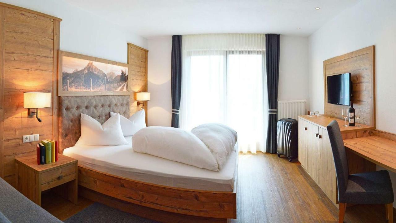 Hotel Trenker Braies  Exterior photo
