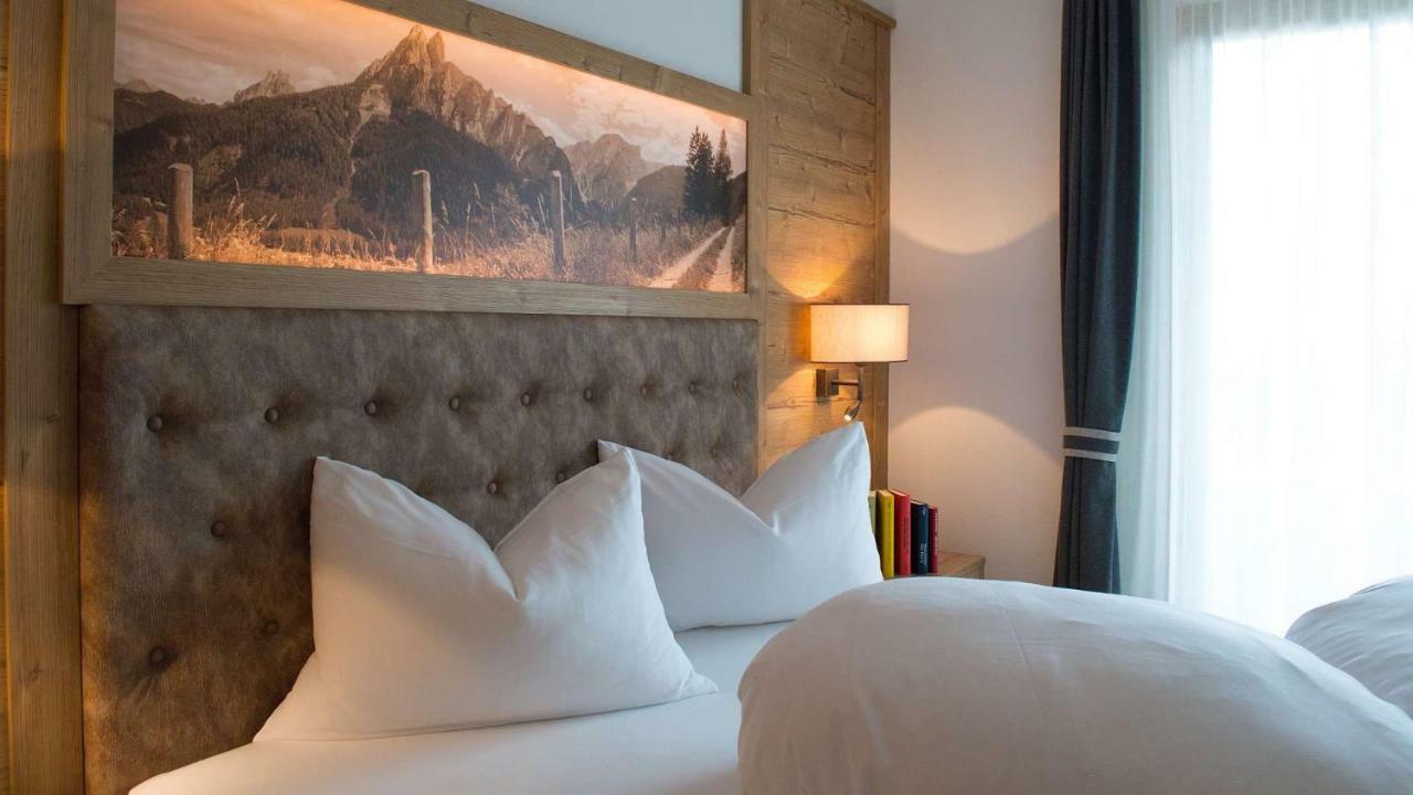 Hotel Trenker Braies  Exterior photo