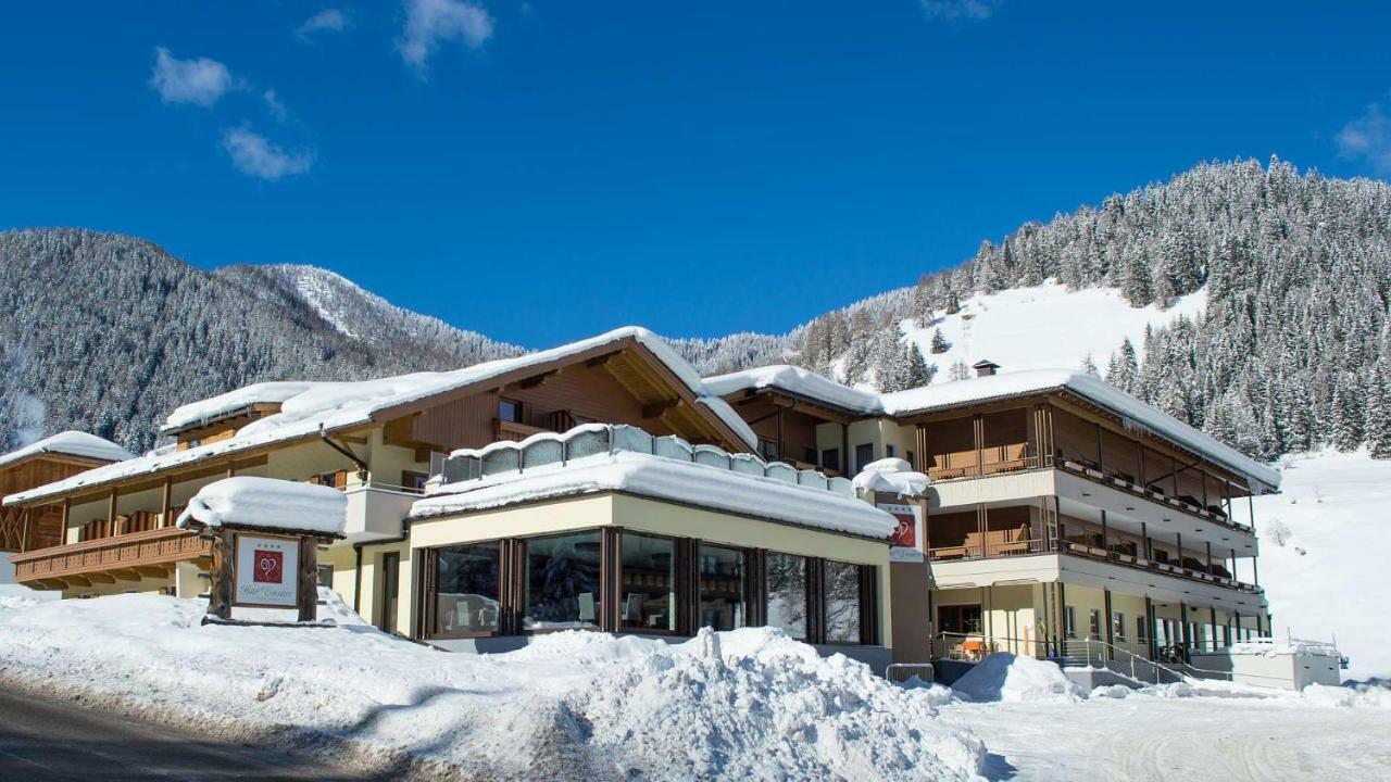 Hotel Trenker Braies  Exterior photo