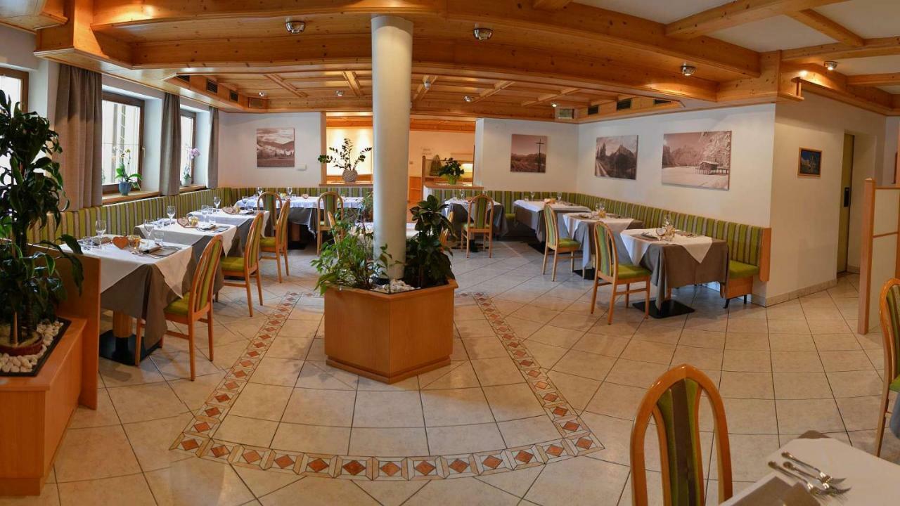 Hotel Trenker Braies  Exterior photo