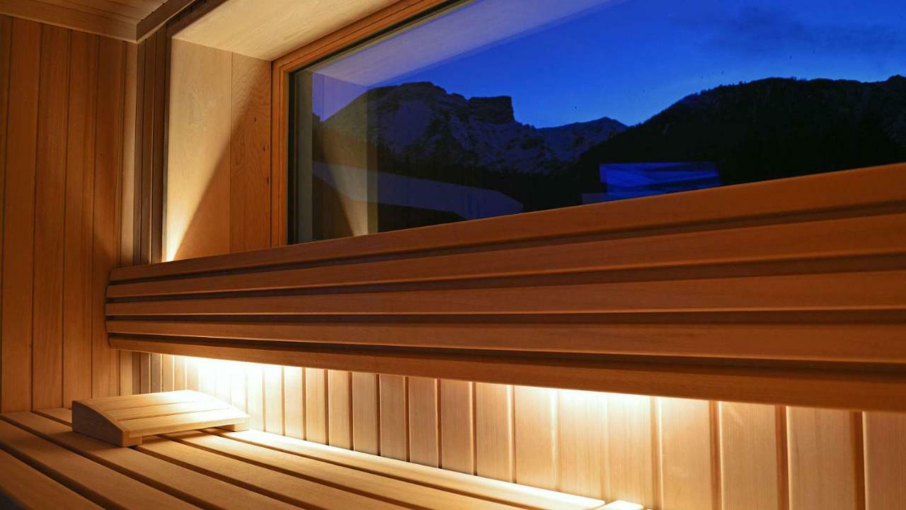Hotel Trenker Braies  Exterior photo